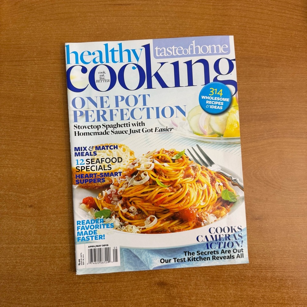 Taste of Home Healthy Cooking‎ Cookbook - Blue and White